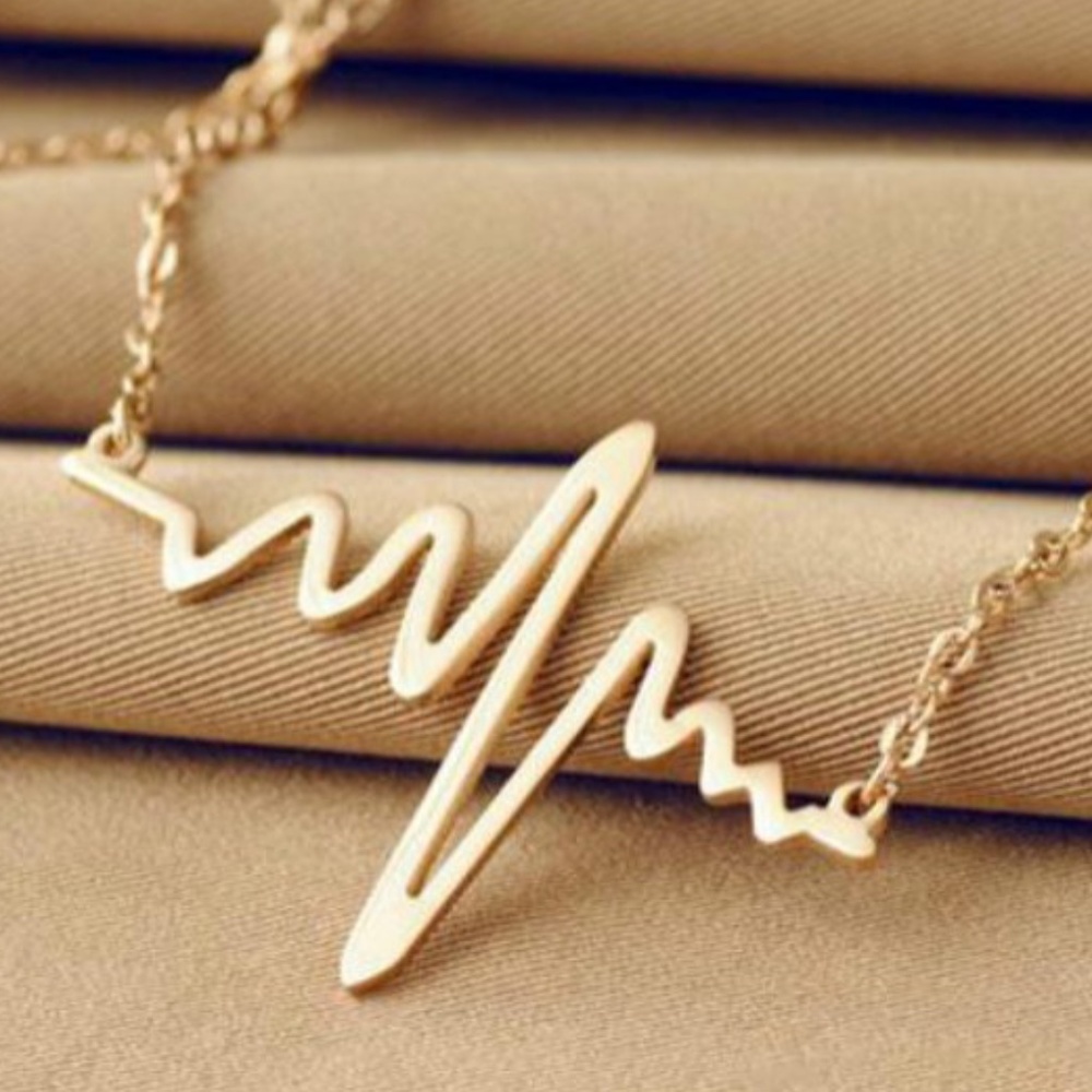 50% OFF Gold Tone  Wave Heart Necklace Brand New - Picture 2 of 3